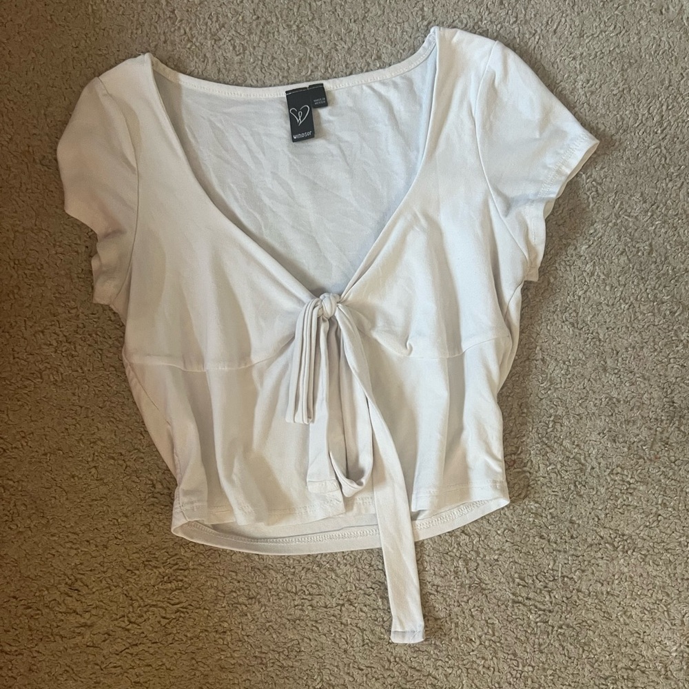 Tie white shirt